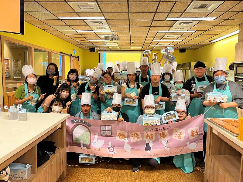 特教組師生於奇美食品幸福工廠合影