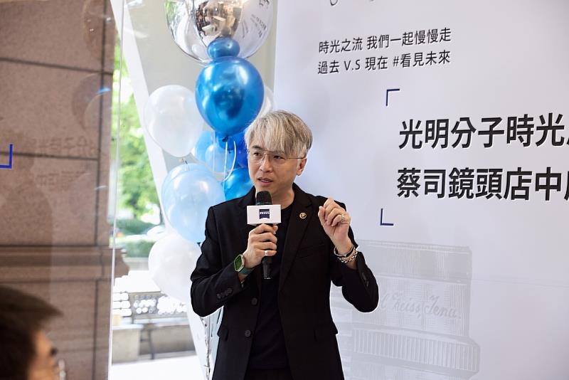 光明分子創辦人丁翰輝期待攝影愛好者造訪蔡司鏡頭店中店，親身體驗蔡司百年光學的品牌魅力。