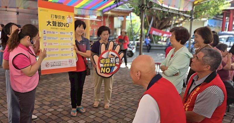 關山天后宮浴佛節推廣健康生活 臺東縣關山鎮衛生所吸菸有礙健康宣導受好評