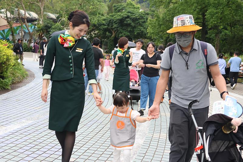 長榮航空公益伴飛日,陪伴慢飛家庭度過快樂的周末時光