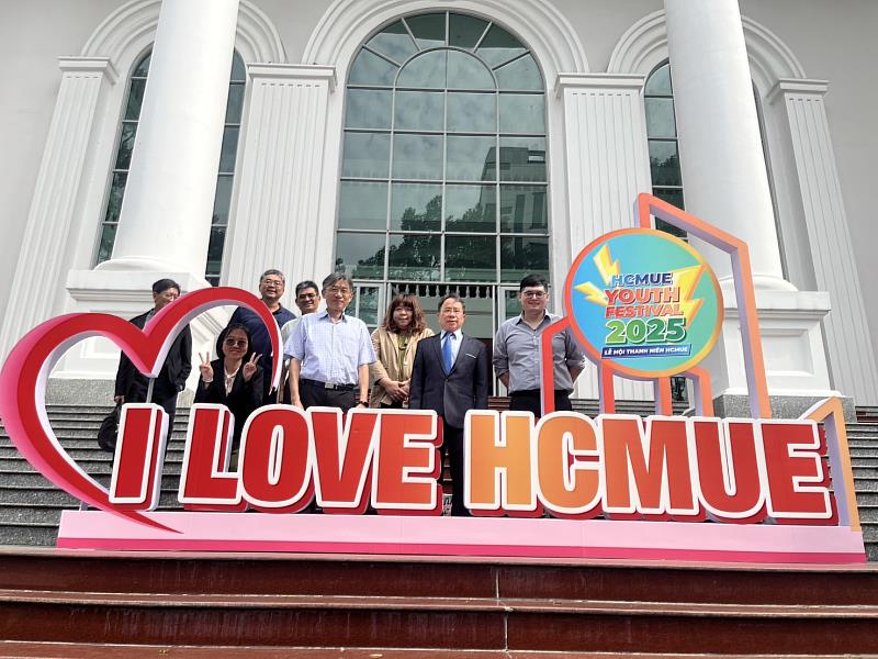 Ho Chi Minh City University of Technology and Education（胡志明市技術師範大學，簡稱 HCMUTE）校級迎新活動。