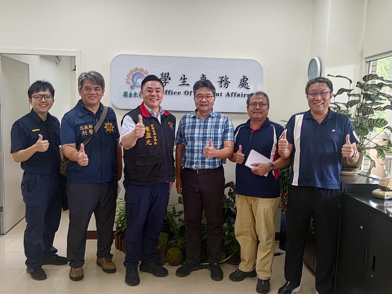 東華大學學務處與吉安分局同仁合影。