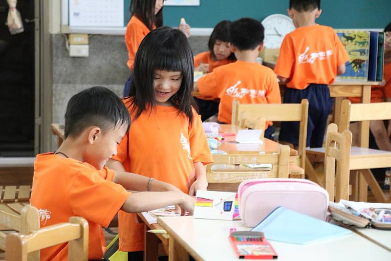 嘉義縣府與AMI泰國蒙特梭利中心參訪團交流，共促公共化教育發展
