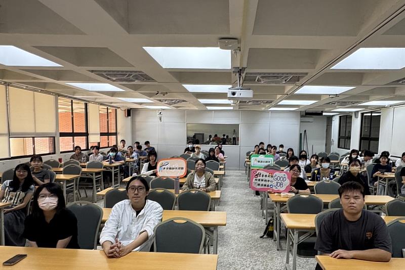 南大校友服務中心表示,公部門見習計畫為學生提供深入瞭解公職運作的機會,不僅能累積寶貴的實務經驗,也有助於思考未來的職涯方向