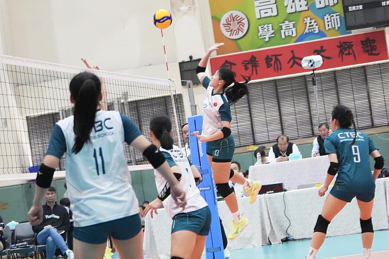 首次挑戰大專排球聯賽公開一級賽場，教練莊明叡肯定球員們的拚勁，每一場比賽都互相扶持、全力以赴，經過賽季的磨練球員都得到很大的成長。（圖/中金院提供）