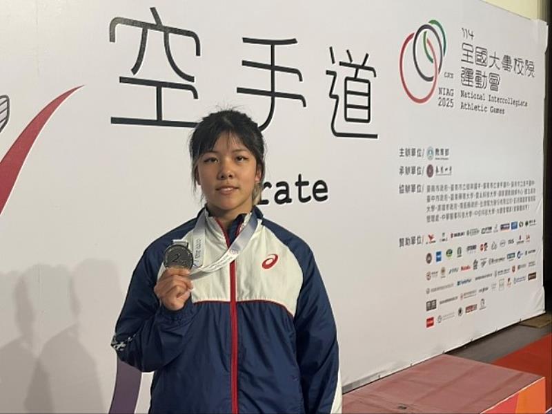 圖一、許芝菡同學榮獲空手道公開女子組個人對打第三量級第二名