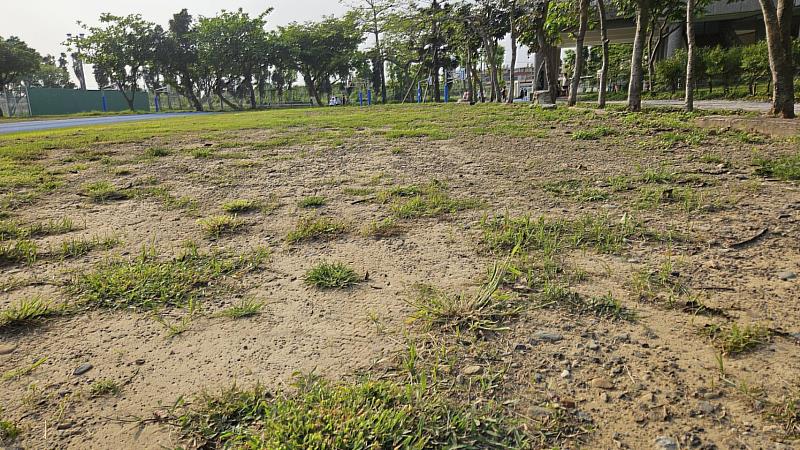 新竹市政府補助香山高中高中部前土方既有土方級配移除
