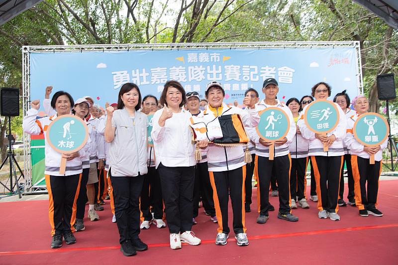 0_黃敏惠市長授旗 (2)