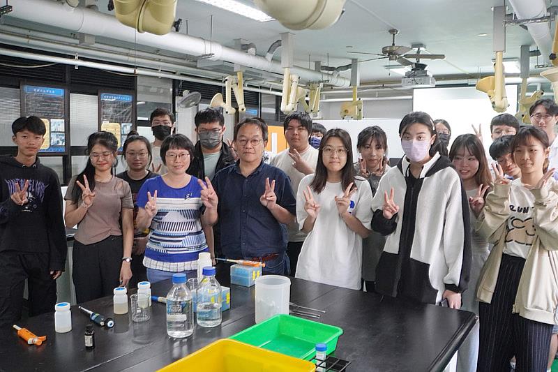 大葉大學藥保系舉辦美粧品調配與膚質檢測體驗工作坊
