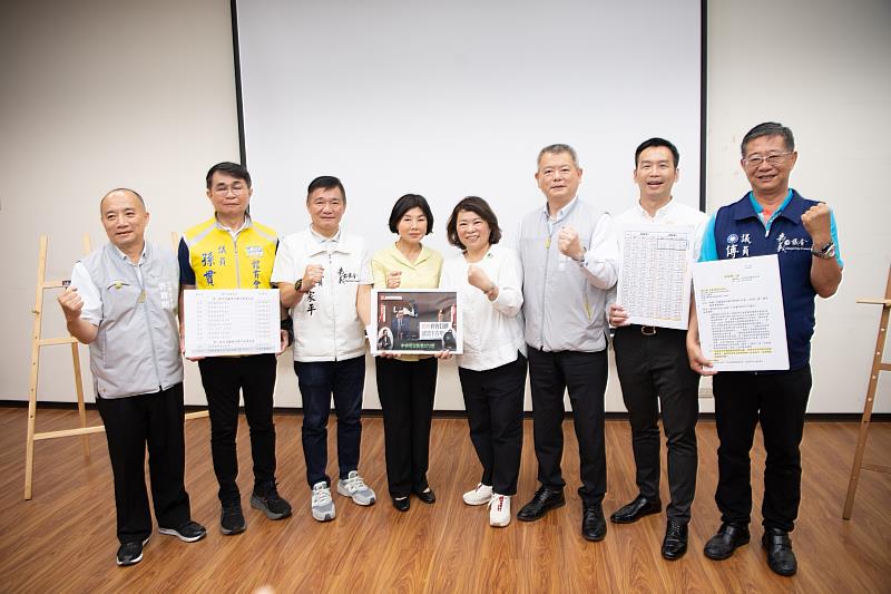 黃敏惠市長率市府團隊,偕議長陳姿妏及多位議員共同表達對輕軌早日興建的期盼