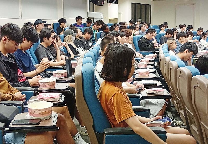 信邦電子實習徵才說明會現場座無虛席。（圖／淡江大學提供）