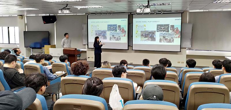 信邦電子人資團隊介紹企業文化、實習制度與福利。（圖／淡江大學提供）