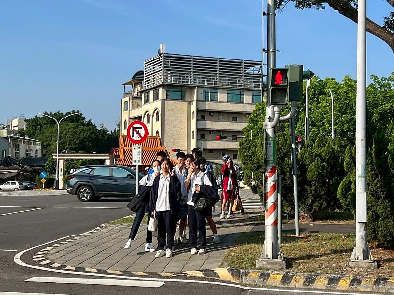 5月2日玉山國中展開無車日活動