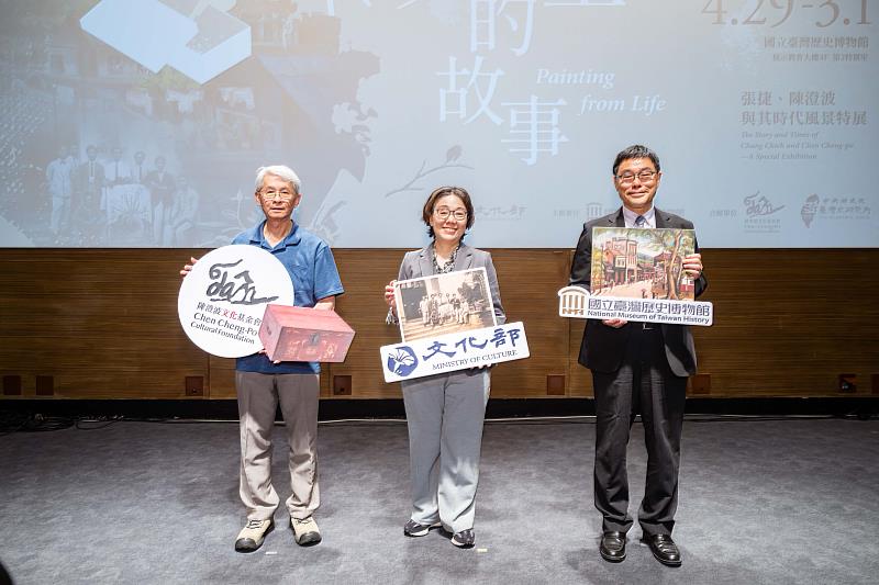 文化部政務次長王時思（中）、臺史博館長張隆志（右）、陳澄波文化基金會董事長陳立栢（左）
