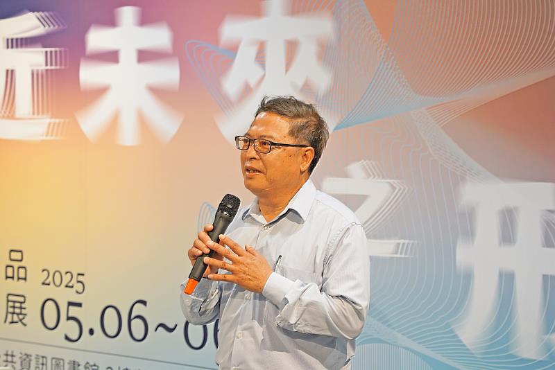 校友總會中區校友會會長莊金印於開幕式上致詞，肯定青年藝術創作對未來社會文化發展的深遠影響，並表達對展覽支持與祝賀。