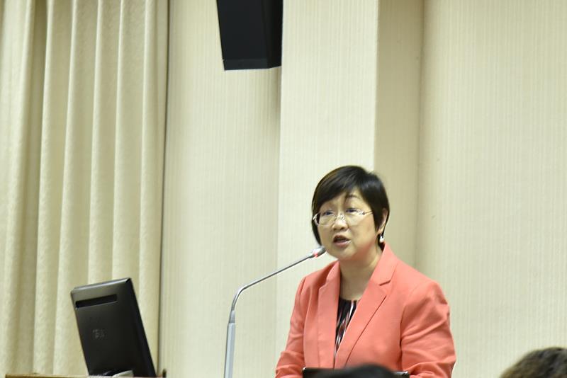 僑務委員會委員長徐佳青進行專案報告並備詢