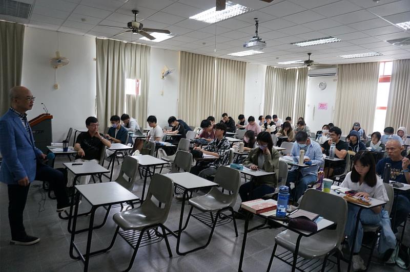 同學與鄭吉雄教授互動熱烈。
