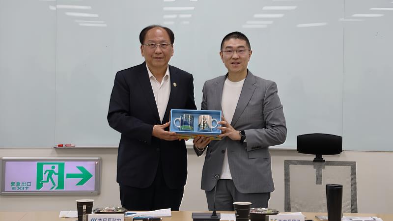 新北捷運局與基隆市府互贈紀念品