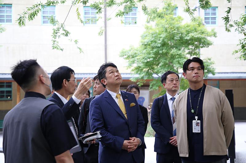 金澤市村山卓市長率團參訪嘉義市立美術館