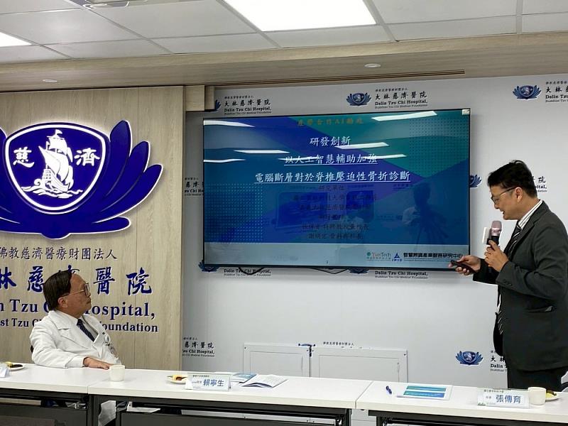 雲科大張傳育校長發表「以人工智慧機器學習輔助加強電腦斷層對於脊椎壓迫性骨折診斷」
