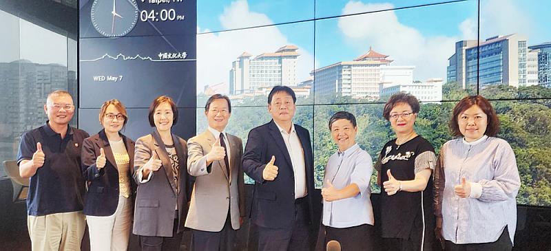 面對長者多元照護需求與服務品質提升的社會期待，文化大學與長照專協的策略聯盟，以教育與實務雙軌並進，建立完善的長照人才培育機制。