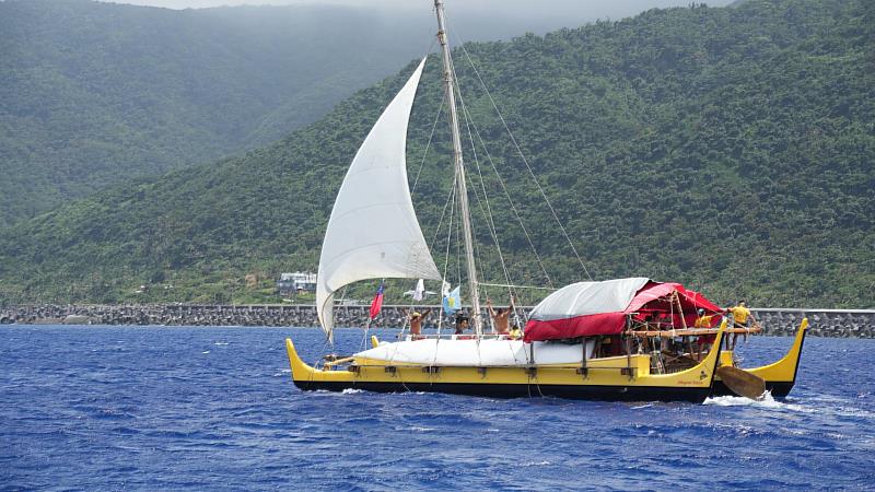 「航向母親的島嶼」 無動力帆船Alingano Maisu航抵蘭嶼舊開元港 蘭嶼各界熱烈迎接