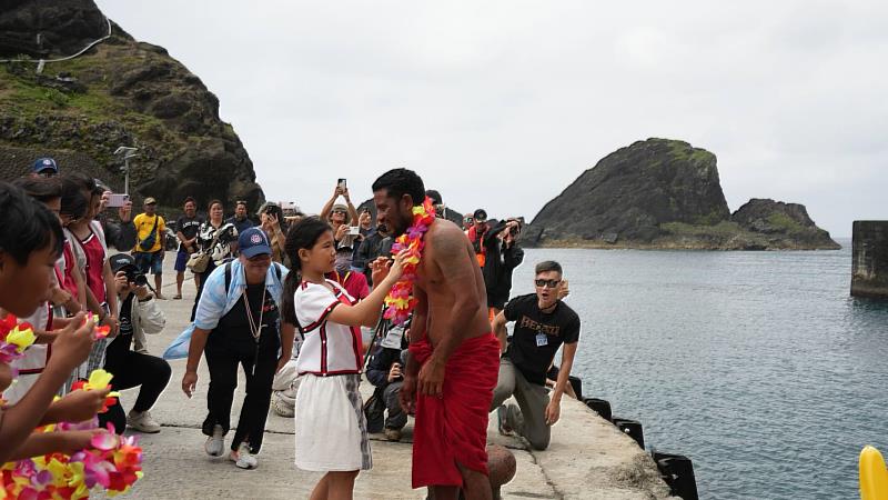 「航向母親的島嶼」 無動力帆船Alingano Maisu航抵蘭嶼舊開元港 蘭嶼各界熱烈迎接