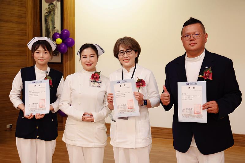 在小兒加護病房服務的專科護理師王郁雅(右二)，從事護理工作20年，因工作帶來身心疲勞及壓力，決定開始自學烘焙，製作健康營養的甜點與麵包，一做就做出了興趣，甚至取得烘焙食品西點蛋糕、餅乾、麵包丙級證照。