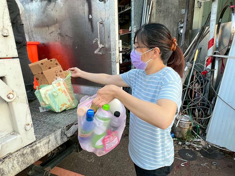 民眾參與分項回收。