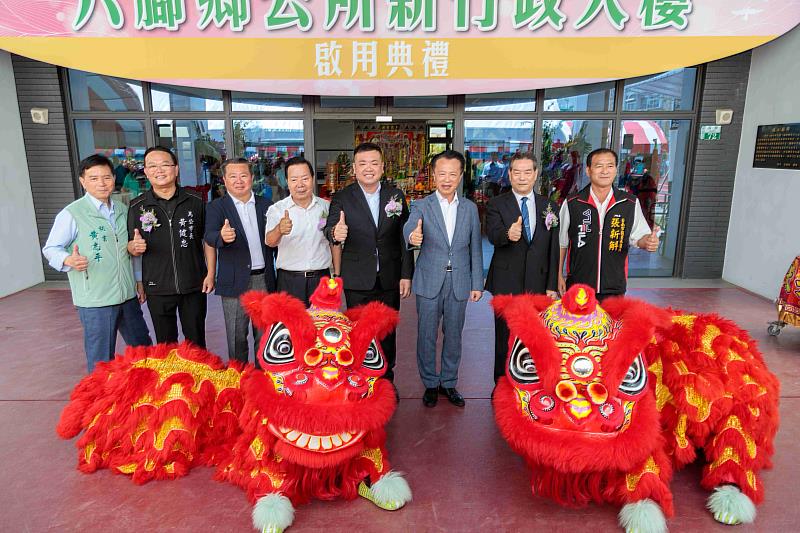 嘉義縣長翁章梁主持六腳鄉公所新建行政大樓啟用剪綵