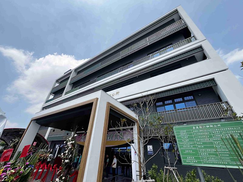 嘉義縣長翁章梁主持六腳鄉公所新建行政大樓啟用剪綵