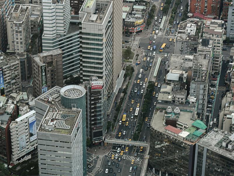 正值報稅季，售屋族常將「房地合一稅」與五月綜所稅混為一談。葉惠玲指出，實際上自然人在完成房屋交易後30日內須主動申報房地合一稅，與5月報稅並無直接關聯。