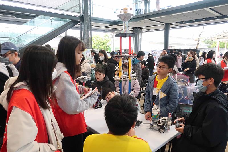 嘉義學子代表台灣參與「2025Robofest世界機器人大賽」-5
