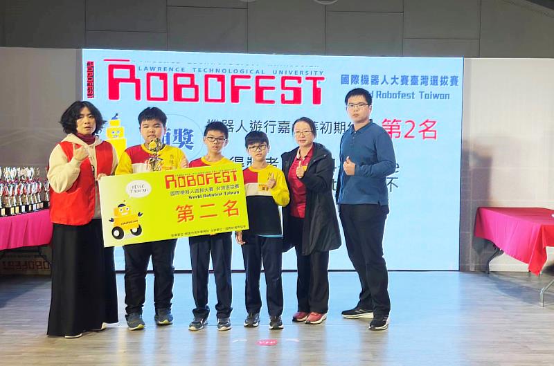 嘉義學子代表台灣參與「2025Robofest世界機器人大賽」-1