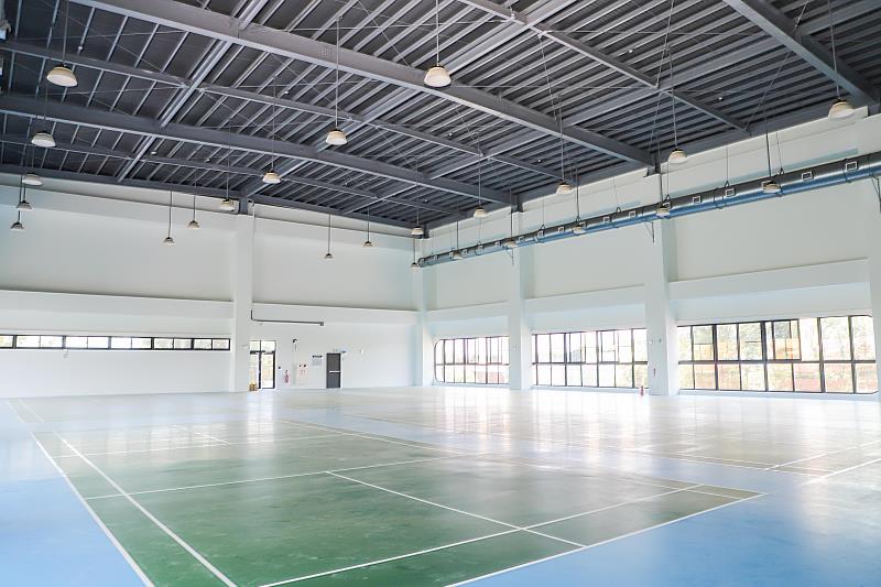 翁章梁縣長視察嘉義縣首座全民運動館-2
