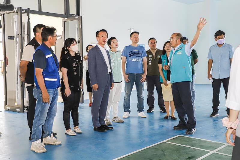翁章梁縣長視察嘉義縣首座全民運動館-5