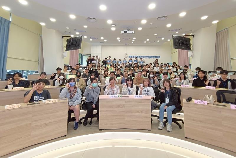 東海大學統計學系「統計一日營」，設計出一日沉浸式學習體驗，引導高中學員從生活出發，認識數據、進入統計思維。