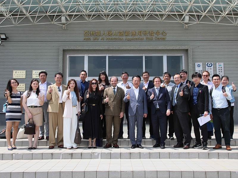 義大利經濟貿易文化推廣辦事處參訪嘉義縣亞創中心，深化台義無人機產業交流