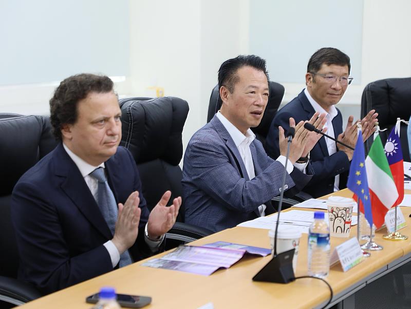 義大利經濟貿易文化推廣辦事處參訪嘉義縣亞創中心，深化台義無人機產業交流