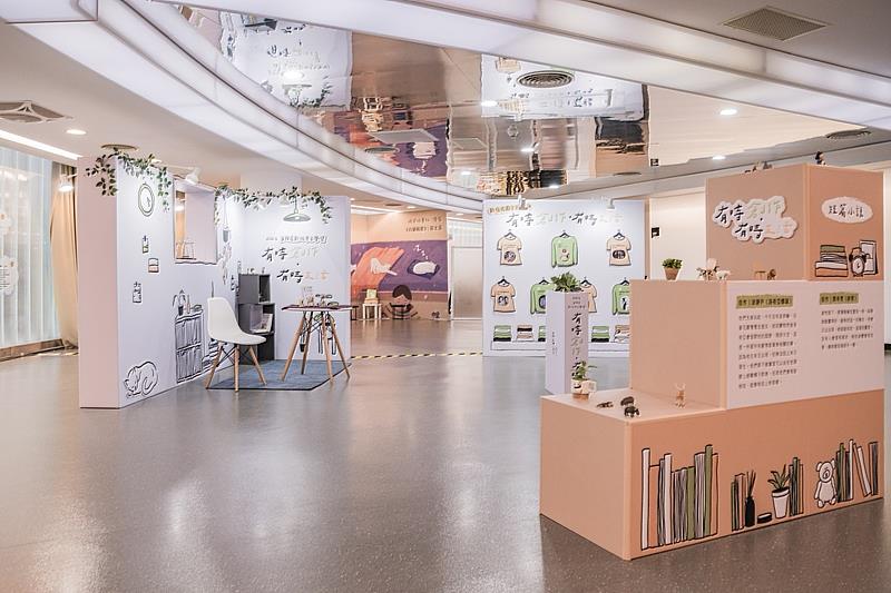 去年（2024）第14屆新北市文學獎得獎作品展示現場一隅。
