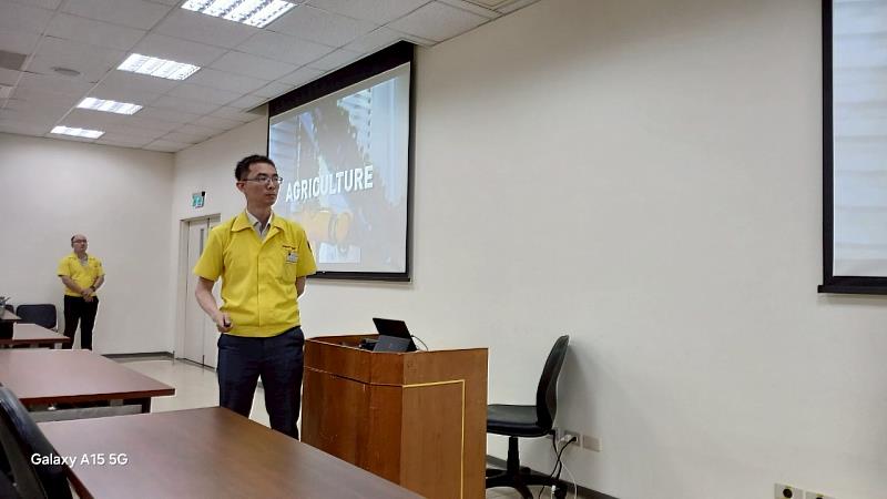台灣發那科陳孟弘經理簡報公司概況