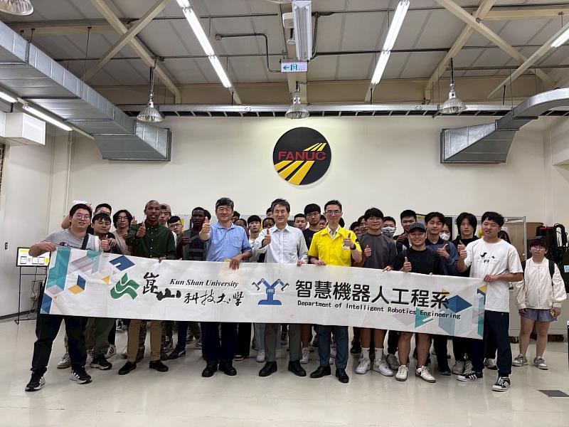 機器人系參訪台灣發那科(FANUC)企業，全體合影