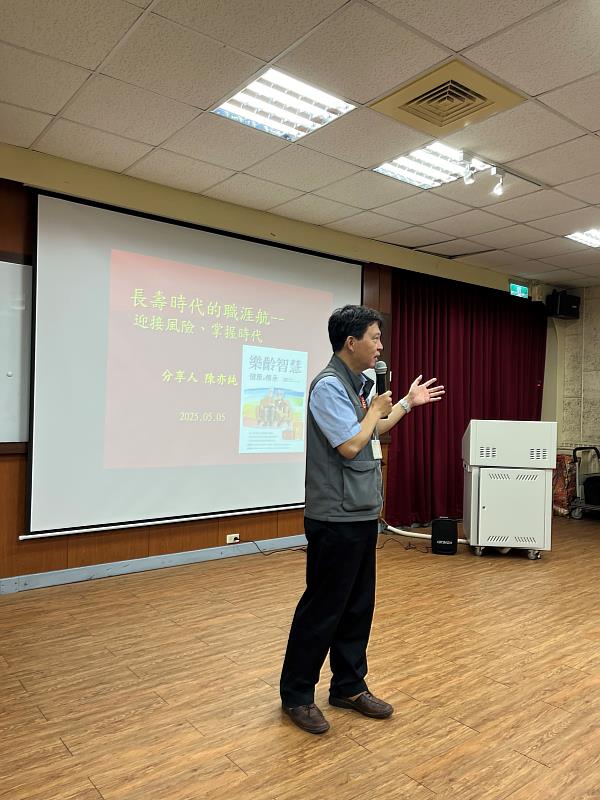 通識教育中心主任張世熙致詞