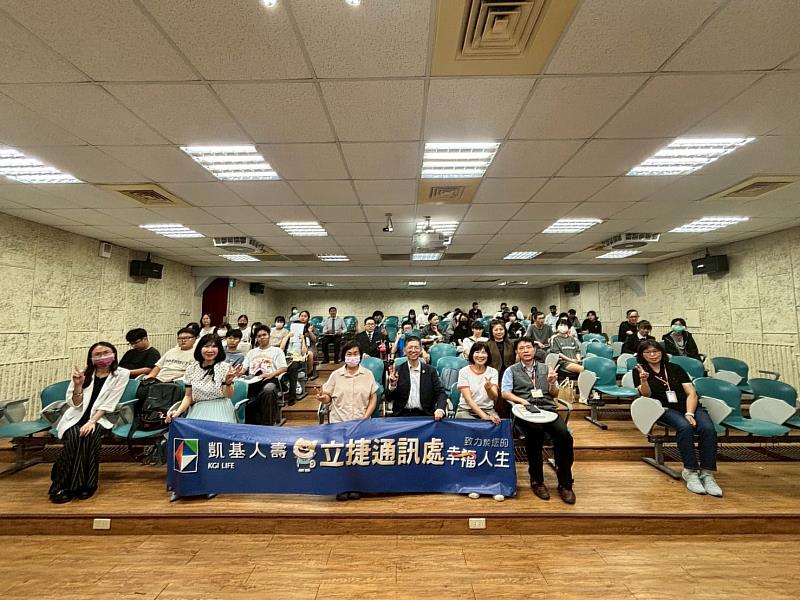 通識中心辦理專題講座，全體合影
