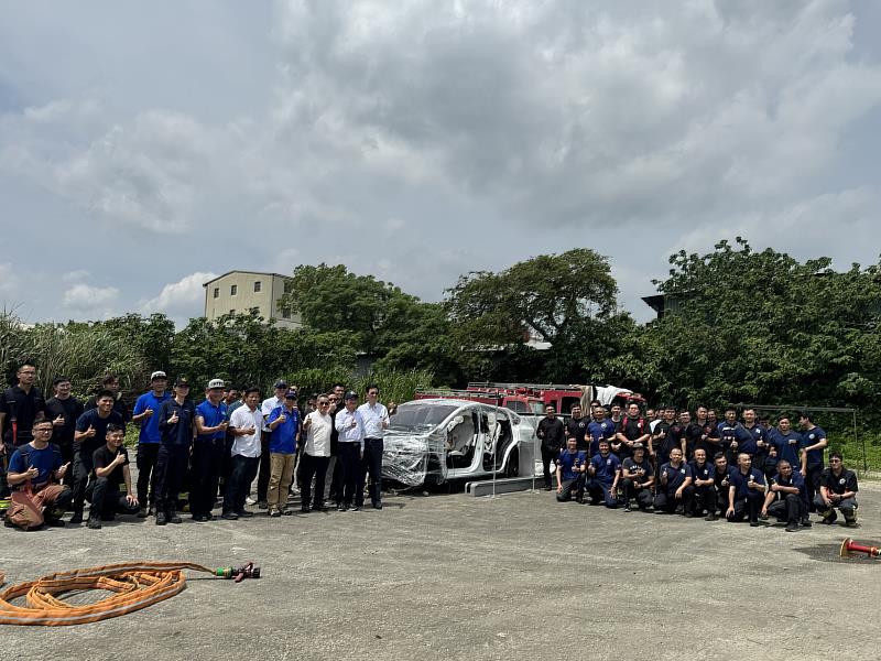 國內首創！新北消防挑戰未來 電動車全尺寸實火應變演練