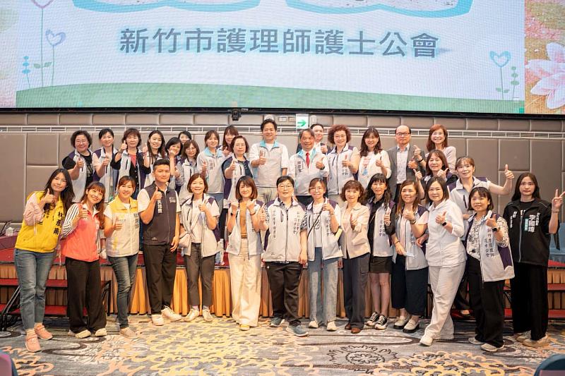 代理市長邱臣遠與各醫事公會代表