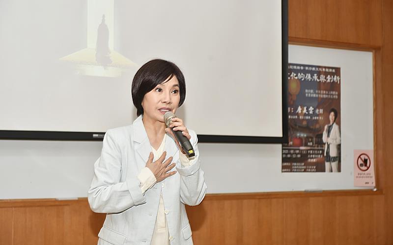 歌仔戲大師唐美雲走進文化大學。