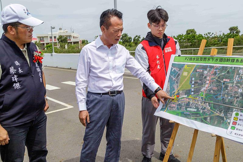 翁縣長前往布袋鎮P2抽水站視察嘉義縣防汛整備情形