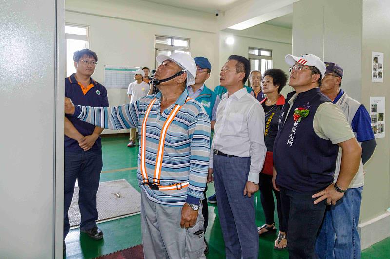 翁縣長前往布袋鎮P2抽水站視察嘉義縣防汛整備情形