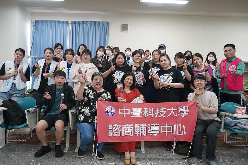 各系同學與後護系的學生們共同參與體驗